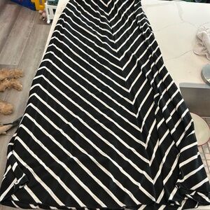 Gibson Latimer Black and White Chevron Maxi Skirt